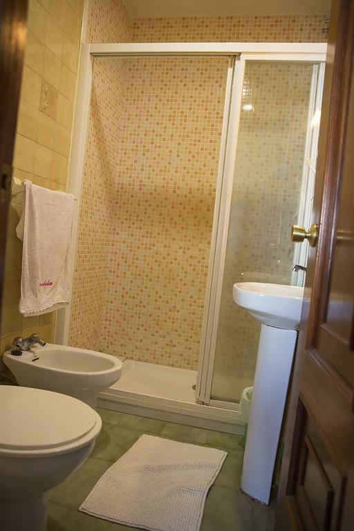 Hostal A Pedra Vigo Exterior photo